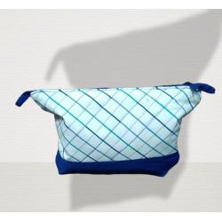 Bolso de mano azul y blanco